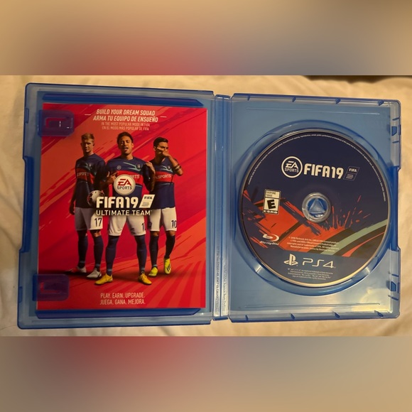 FIFA 19 PS4 game - Picture 2 of 4